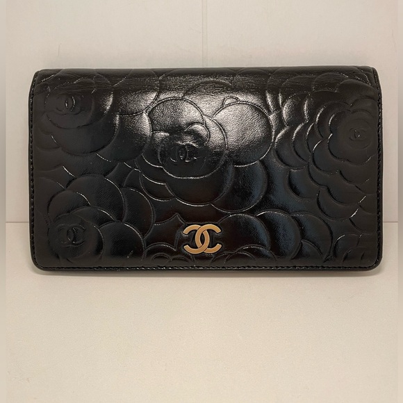 Chanel Camilla  embossed  ContinentalWallet - Picture 5 of 17